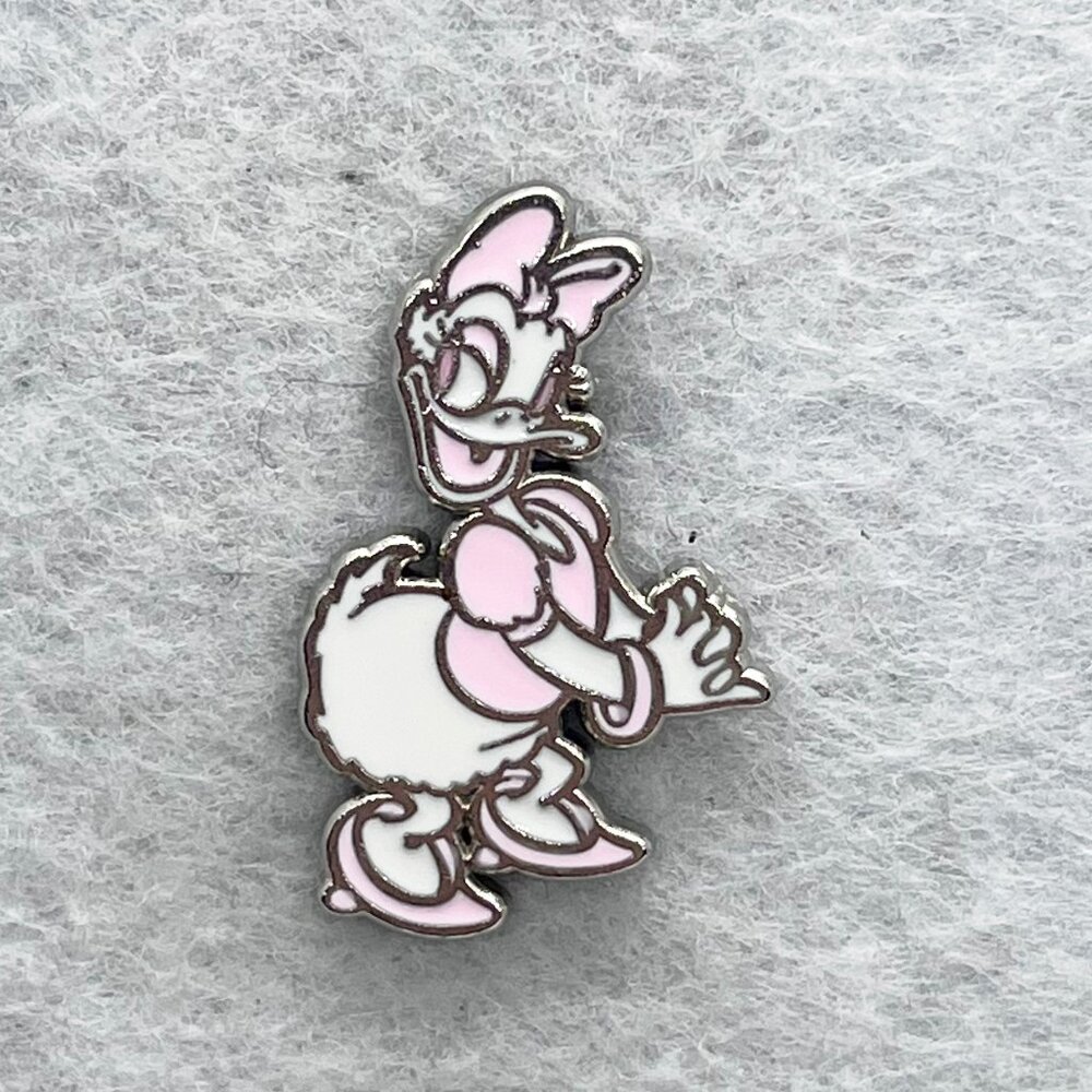 🔮‎ 5/$25 Disney Pastel Daisy Duck Pin